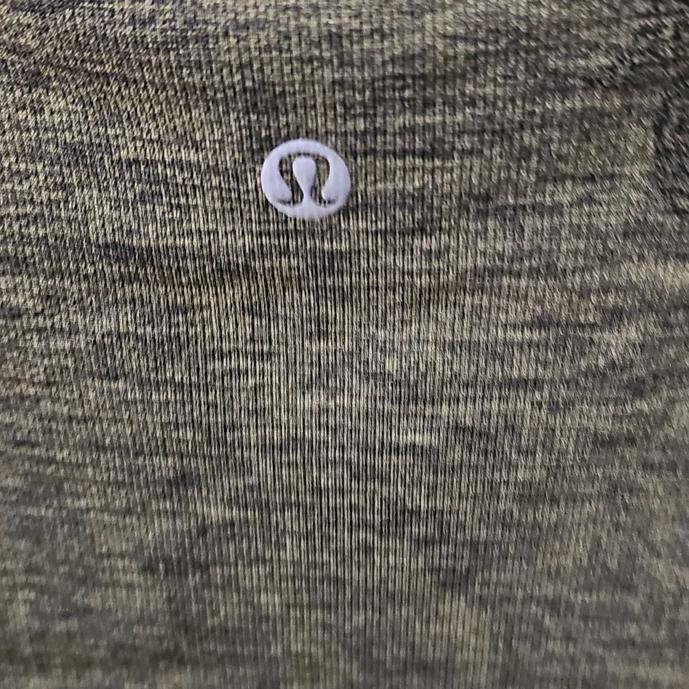 Lululemon Gorgeous Green Swiftly Tech. Sz 8. Slim Fit. Hip Length